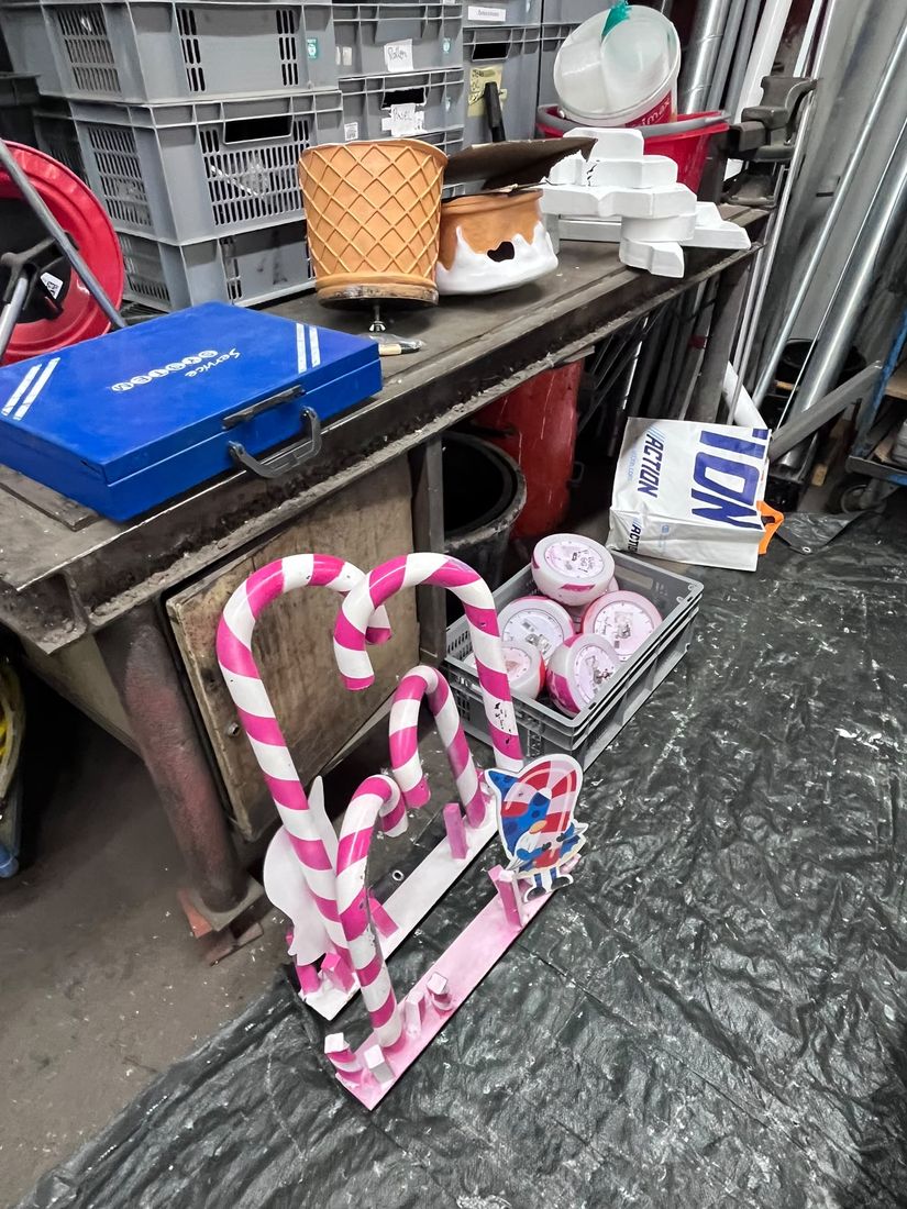 Zuckerstangen-Deko in der Werkstatt